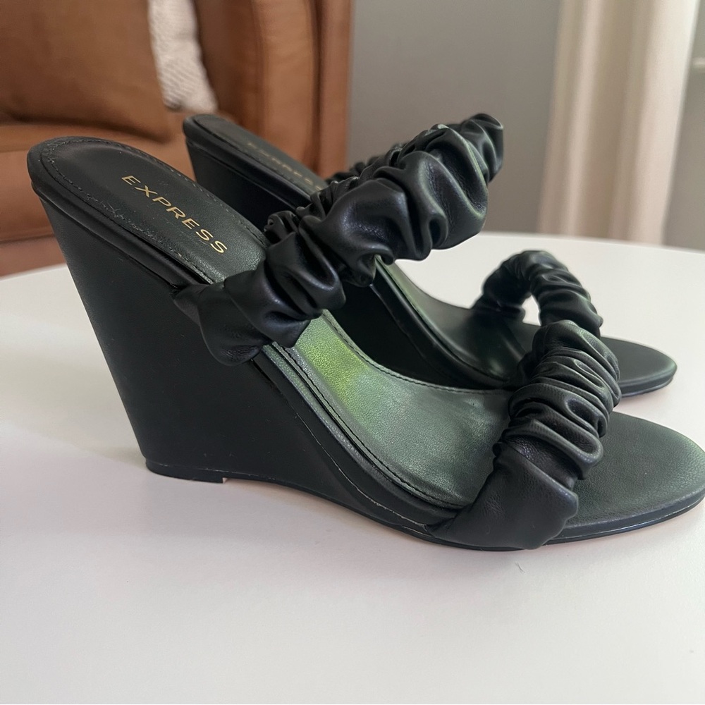 Express Black Wedge Sandals